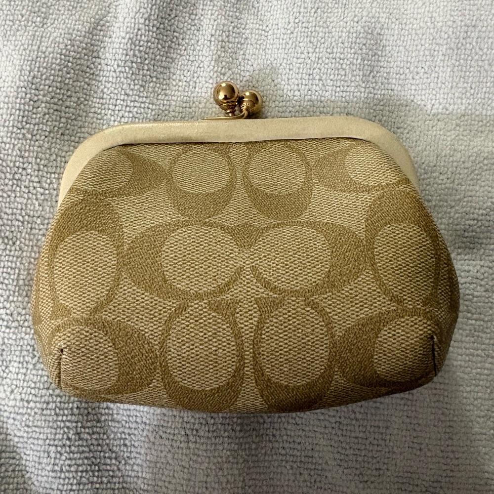 Coach Beige Nora Kiss lock Card/ Coin-case Signature Canvas - Picture 2 of 9